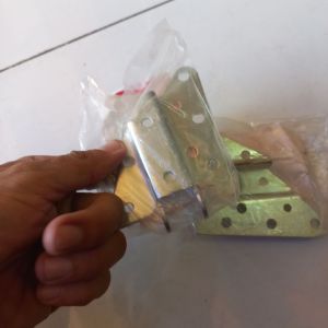 Miếng sắt gác chân sau : Sh ý 2006 - 2011