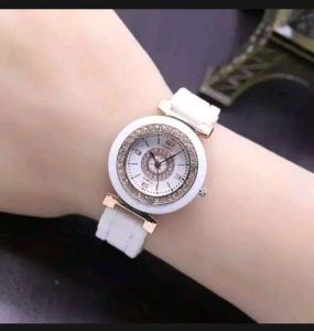 Jam Tangan Strap Tali Karet Untuk Wanita Tampilan Casual Grosir