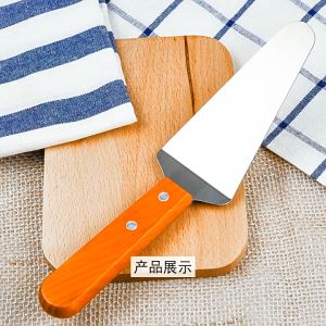 Xẻng xúc pizza cán gỗ làm từ inox cao cấp.