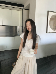 ALOHA LU | Áo Thun Cổ Tròn Hơi Xem Thấu Viền Bụi