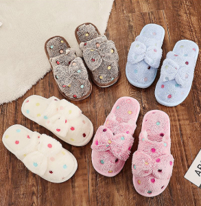 รองเท้าแตะผ้าฝ้ายลายผีเสื้อสีรุ้งสำหรับใส่ในบ้าน รองเท้าแตะผู้หญิง รองเท้าแตะพื้นนุ่ม รองเท้าแตะคู่ รองเท้าแตะแบบสวมหัว รองเท้าแตะแบบสวมหัว