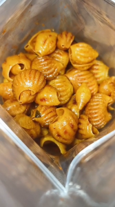 200gram - Makaroni Kerang Siput Special Chili Oil Pedas Daun Jeruk Makaroni Keong Makaroni cikruh \]\makaroni kerang bantat kriukkk