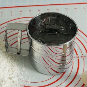 Ayakan Tepung Terigu Sagu Gula Halus Stainless Steel - 995 - Meratakan Bumbu dengan Mudah - Ukuran 16 x 11 x 9 cm - Aman untuk Mesin Cuci Piring