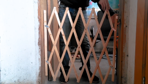 Retractable Folding Dog Gate Wooden Fence Isolation Fence Pet Safety Separation Barrier for Indoors and Outdoors