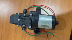 ปั๊มแบตเตอรี่ ปั๊มพ่นหมอก ปั๊มแรงดันมอเตอร์ 12v สวิตช์อัตโนมัติขั่นต่ำแรงดันสูงไดอะแฟรมปั๊ม ปั๊มน้ำ