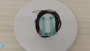 New and Original Omron 2M Proximity Switch E2E-X1R5B1D8 X1R5C18 X2MC18 X2MB1D8 X2B1D12 X2C112 X4D1-T X4B28 X4C18 X4C212 X4C1L12