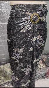 Rok Lilit Batik Free Ring: Gaya Elegan untuk Kebaya Pesta