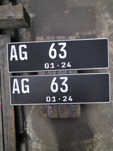 plat nomor mobil font terbaru berlogo korlantas 2pcs(1Pasang Depan Dan Belakang)