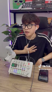Soundcard F998 Mixer Livestream - Hiệu ứng voice changer echo reverb thu âm karaoke pin 1200mAh kết nối Bluetooth & Type-C
