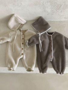 เสื้อคลุมกันหนาวผ้ากำมะหยี่บุขนแกะแบบสวมหัวสำหรับเด็กแรกเกิด เสื้อคลุมกันหนาวแบบมีแขนยาวสำหรับเด็ก ความหนาแน่นของเส้นใยโพลีเอสเตอร์ 95%