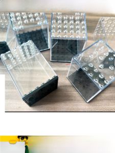 ฝาครอบอะครีลิกโปร่งใสป้องกันฝุ่นสำหรับการจัดแสดงชิ้นส่วนตัวละคร กล่องเก็บของสำหรับตัวละคร กล่องใส่ของเล่นแบบประกอบ นินจา ของเล่นบล็อก