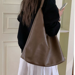 กระเป๋าถือผู้หญิงความจุขนาดใหญ่ กระเป๋าสะพายไหล่แบบอเนกประสงค์สำหรับเดินทางในช่วงต้นฤดูใบไม้ผลิ กระเป๋าถือหนัง PU ทรงสี่เหลี่ยมแบน