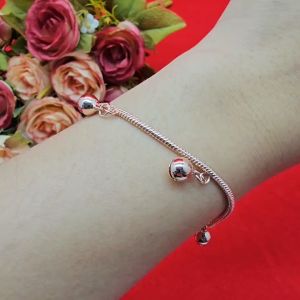 สร้อยข้อมือนากลายกระดูกงูห้อยกระพรวน ความยาว 7 นิ้ว งานสวย ชุบนาก ใส่ได้หลายโอกาส ข้อมือนาก ทำมาจากทองเหลือง