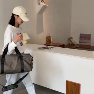 [ไซโลรองเท้าอิสระ] กระเป๋าเป้ วัสดุหนัง PU กระเป๋าเดินทาง ความจุขนาดใหญ่ เหมาะกับการออกกำลังกาย