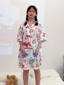 Tichada 386 ชุดนอนไหมอิตาลี อก 52 สะโพก 46 ลายการ์ตูนน่ารักๆ ใส่สบายไม่ร้อน (สินค้าพร้อมส่ง)