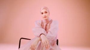 INSTAPERFECT Quickmatte Loose Powder Indonesia / Bedak Tabur 9g / Smooth Matte Setter / Breathable Comfort / Urban Skin Veil / Weighless Formula / Warna Natural Look / Tekstur Halus / SPF 15 PA+ / Shade 11 22 32 33 43 52 / Cosmetic Face Makeup Series
