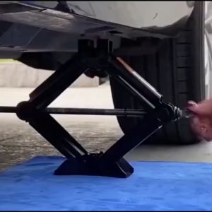 【3DAYS DELIVERY】Original 2.5Ton Capacity Car-Mounted Labor-Saving Hand-Cranked Small Car Tire Jack SUV Car Tool Set Scissor Jack for Car Van SUV Mini Bus
