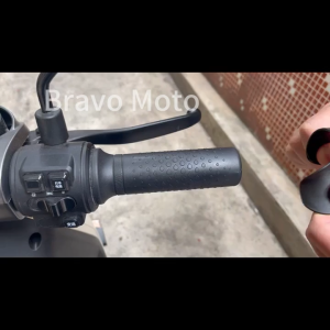 SpeedMoto Throttle Booster Handlebar Assistant Clip for Yamaha/BMW Labor Saving Control Grip