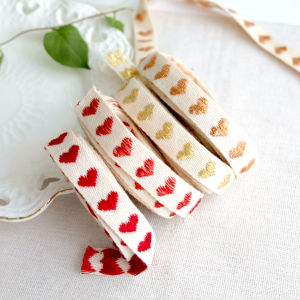 เข็มขัดผ้าฝ้ายทรงหัวใจคุณภาพสูงพร้อมขอบผ้าใบสำหรับเสื้อผ้าเด็ก เข็มขัดปักลายสำหรับเย็บต่อ