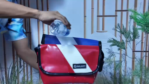 GALAXY กระเป๋า12 นิ้ว ผ้าหนัง กันน้ำ สายเข็มขัดนิรภัย+ตัวเลื่อนแบบงาบ พร้อมส่ง PU หนังเทียม