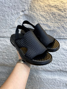 รองเท้าแตะชายหาดแบบสวมสบายสำหรับผู้ชาย ฤดูร้อน 2025 ทรงสวมสบาย หนังสัตว์เทียม ทรงหัวมน ทรงสวมสบาย สไตล์ลำลอง