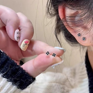 Black Lucky Four Leaf Clover Ear Studs Elegant Simple Versatile Fashionable Jewelry Ear Cuffs Alloy Plated Silver Gold