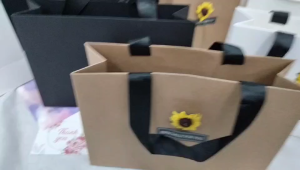 gift ถุงกระดาษคราฟ ถุงกระดาษ เชือกหูหิ้ว ถุงบรรจุภัณฑ์ ใส่ของช้อปปิ้ง ใส่ของขวัญ ถุงของขวัญ พร้อมส่ง