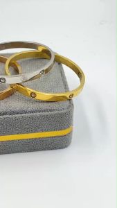 กำไลข้อมือสแตนเลส กำไลโอมสลับเพชร กําไลข้อมือนําโชค 18k   สําหรับผู้หญิง