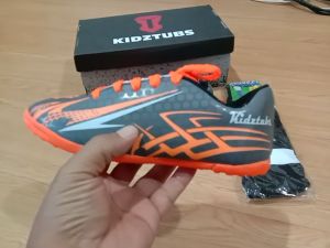 KIDZTUBS Sepatu Futsal Anak Paket Komplit Sepatu Futsal Tas Skin Deker Kaos Kaki Usia 6-10 Tahun Size 28 29 30 31 32 33 34 35 36 37 KDZ1458011525
