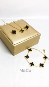 M&Co Jewelry - Set Perhiasan Klover Bunga Hitam Merah Keliling Bolak-Balik 2 Sisi Halus Titanium