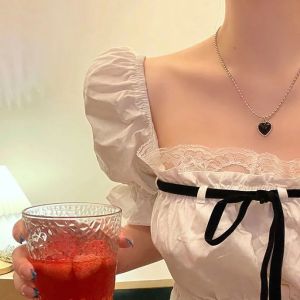 【♡Lovely girls house♡】Kpop Black Heart Pendant Necklace for Women Love Clavicle Chain Korean Simple Female Fashion Necklace