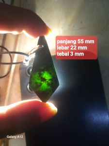 liontin batu black jade  100 %  kotak