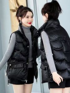 เสื้อกั๊กผ้าฝ้ายขนเป็ดแบบไม่ต้องซักสำหรับผู้หญิงในฤดูหนาวปี 2023 ทรงหลวม ขนาดใหญ่ อบอุ่น สะท้อนแสง สำหรับผู้หญิงส่วนเล็ก เทรนด์แฟชั่น