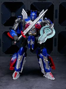 Mainan Anak Laki Laki Robot Action Figure Transformer Optimus Prime Transform Mobil Truck Kado Anak\\n\\nMainan anak laki-laki action figure merupakan salah satu jenis mainan yang sangat populer dan diminati oleh anak-anak. Dalam artikel ini, kita akan membahas tentang apa itu mainan anak laki-laki action figure, manfaatnya, cara memilih yang tepat, dan rekomendasi mainan robot Transformer Optimus Prime.\\n\\n Apa Itu Mainan Anak Laki-Laki Action Figure?\\n\\nAction figure adalah figur atau boneka yang dibuat dengan bentuk manusia atau karakter fiksi, biasanya dalam ukuran miniatur. Mainan anak laki-laki action figure biasanya memiliki detail yang menarik dan dapat diubah posisinya, sehingga anak-anak dapat berkreasi dengan cerita mereka sendiri.\\n\\n Mengenal Mainan Anak Laki-Laki Edukatif\\n\\nMainan anak laki-laki action figure tidak hanya menarik dari segi estetika, tetapi juga dapat membantu perkembangan kognitif anak-anak. Mainan edukatif ini dapat membantu anak-anak belajar tentang berbagai konsep seperti imajinasi, kreativitas, dan problem-solving.\\n\\n Perbedaan Mainan Anak Laki-Laki Action Figure & Mainan Anak Transformasi\\n\\nPerbedaan utama antara mainan anak laki-laki action figure dan mainan anak transformasi adalah kemampuan transformasi. Mainan anak transformasi, seperti Transformer Optimus Prime, dapat berubah bentuk menjadi mobil truck, sementara mainan anak laki-laki action figure biasanya tidak memiliki kemampuan transformasi tersebut.\\n\\n Mengapa Pilih Mainan Anak Laki-Laki Action Figure?\\n\\nAda beberapa alasan mengapa mainan anak laki-laki action figure merupakan pilihan yang baik untuk anak-anak:\\n\\n Manfaat Mainan Anak Laki-Laki Action Figure untuk Anak\\n\\n- Meningkatkan imajinasi dan kreativitas\\n- Membantu perkembangan motorik halus dan kasar\\n- Membantu anak-anak belajar tentang berbagai konsep seperti problem-solving dan keterampilan sosial\\n\\n Cara Memilih Mainan Anak Laki-Laki Action Figure yang Tepat\\n\\n- Sesuaikan dengan usia dan minat anak\\n- Perhatikan kualitas dan keamanan produk\\n- Pilih mainan yang memiliki detail yang menarik dan dapat diubah posisinya\\n\\n Rekomendasi Mainan Anak Laki-Laki Action Figure\\n\\nBerikut ini beberapa rekomendasi mainan anak laki-laki action figure yang dapat menjadi pilihan untuk kado anak:\\n\\n Mainan Robot Transformer Optimus Prime: Rekomendasi Terbaik\\n\\nTransformer Optimus Prime merupakan salah satu mainan robot transformasi yang sangat populer dan diminati oleh anak-anak. Mainan ini dapat berubah bentuk menjadi mobil truck, sehingga anak-anak dapat berkreasi dengan cerita mereka sendiri.\\n\\n Mainan Aksi untuk Anak: Pilihan Lainnya\\n\\nSelain Transformer Optimus Prime, ada banyak pilihan mainan aksi lainnya yang dapat menjadi pilihan untuk kado anak, seperti:\\n\\n- Action figure superhero\\n- Action figure karakter kartun\\n- Mainan mobil truck\\n\\nSemoga artikel ini dapat membantu Anda dalam memilih mainan anak laki-laki action figure yang tepat untuk anak-anak. Selamat berkreasi!\n}