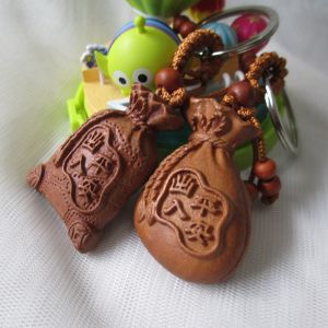 Authentic Engraved Peach Wood Pendant Keychain Sucking Money Bag Fortune-Attracting Wooden Charms Retro Style Gift