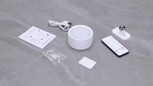 3-color/RGB Rechargeable Wireless Wall Mounted LED Wall Light Night Light 360 ° Rotating Cordless Spotlight with Remote Control