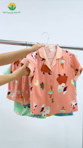 Bộ pijama lanh bé gái mặc nhà Việt Thắng quần đùi áo cộc tay phối lụa họa tiết dễ thương B63.6095