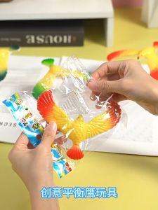 Funny Plastic Nature Gravity Pyramid Balance Bird Eagle Toy Educational Toy for Kids Children Novelty Amazing Balance Eagle Bird Toy Magic Maintain Balance Home Office Fun Learning Gag Toy for Kid Gift