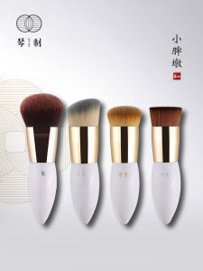 Lightweight Dense Bristle Foundation Brush No Smudging round Head Concealer Brush for Makeup Application Short Handle