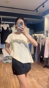 A55 เสื้อสีเหลืองคอกลม มีเชือกผูกปรับได้ด้านหลัง