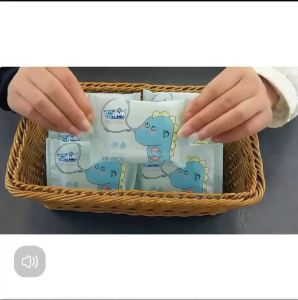 [Bundle of 20] Pocket Size Wet Tissue with DINO Design x 20 Pack (10 sheet/pack) ^Resealable