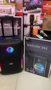 BTS-1808 1800mAh Lever-Type Wireless FM Audio Speaker Portable Karaoke Speaker with Microphone