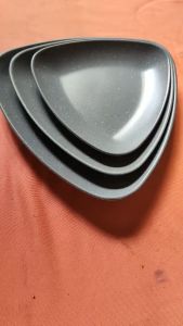 Dĩa nhựa melamine tam giác màu nhám xám phục vụ nhà hàng quán ăn  kích thước 19/22/25 cm