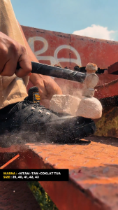 SEPATU PRIA KERJA PROYEK SAFTY UJUNG BESI G24
