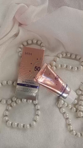 JJK-shopครีมกันแดดนมวัว ไวท์เทนนิ่ง ควบคุมความมัน ให้ความชุ่มชื้น SPF 50+ ขนาด 60 กรัม