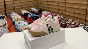 รองเท้าMLB Chunky Liner สีชมพู รุ่นใหม่ ยอดฮิต สายแฟร์ห้ามพลาด!! สินค้าพร้อมส่ง อุปกรณ์ครบเซ็ต