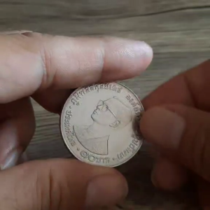 เหรียญวาระ  ครบรอบ 30 ปี องค์การพุทธศาสนิกสัมพันธ์โลก หน้าเหรียญ 10 บาท  ตัวเหรียญทำจากนิกเกิลทั้งเหรียญ ขนาดเส้นผ่าศูนย