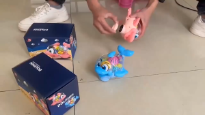 Đồ chơi trung thu cá hồng cute vẫy đuôi lộ động cơ bánh răng nhạc đèn cho bé con cực kì vui nhộn