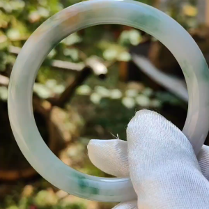 Premium Quality Green and Yellow Natural Type A Jadeite Jade crafted with shapes of Perfect Circle represent Blessed shape bangle with certificate weigh 36.75 grams measurement 8.6 * 8.3 (bangle2)