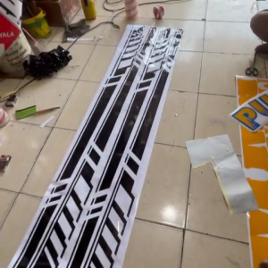 Stiker Mobil Sedan Simple & Keren: Variasi Cutting Sticker Samping Bawah Pintu